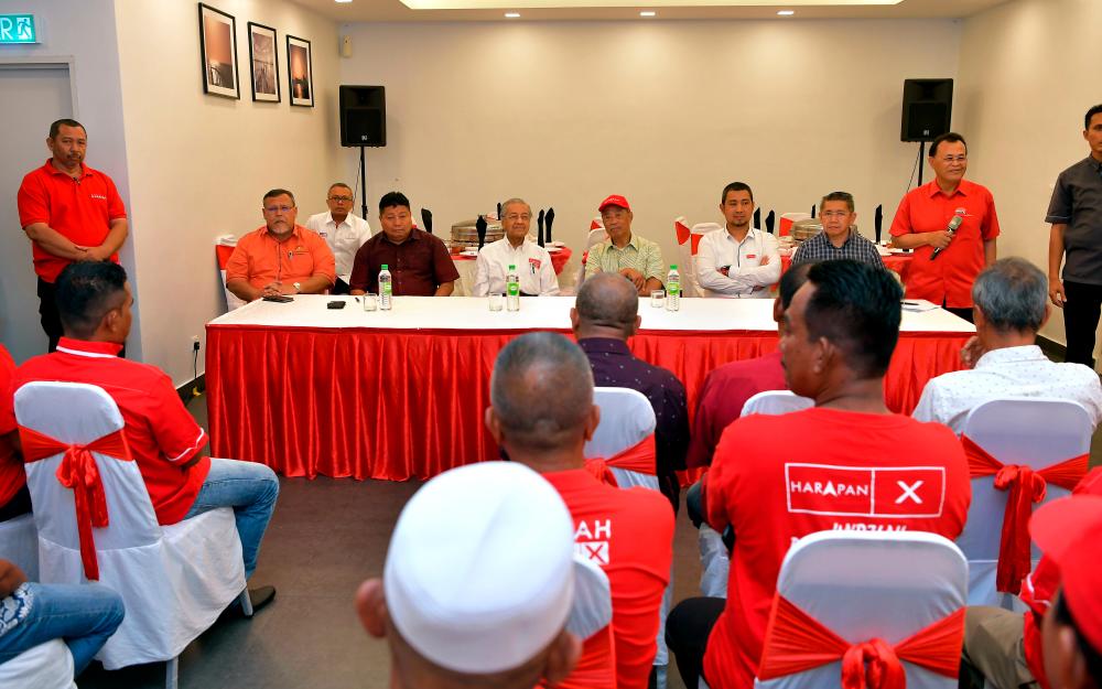 Prime Minister Tun Dr Mahathir Mohamad and other members of PH leadership attend a closed-door meeting with the heads of PH District Polling Centres (PDM). - Bernama