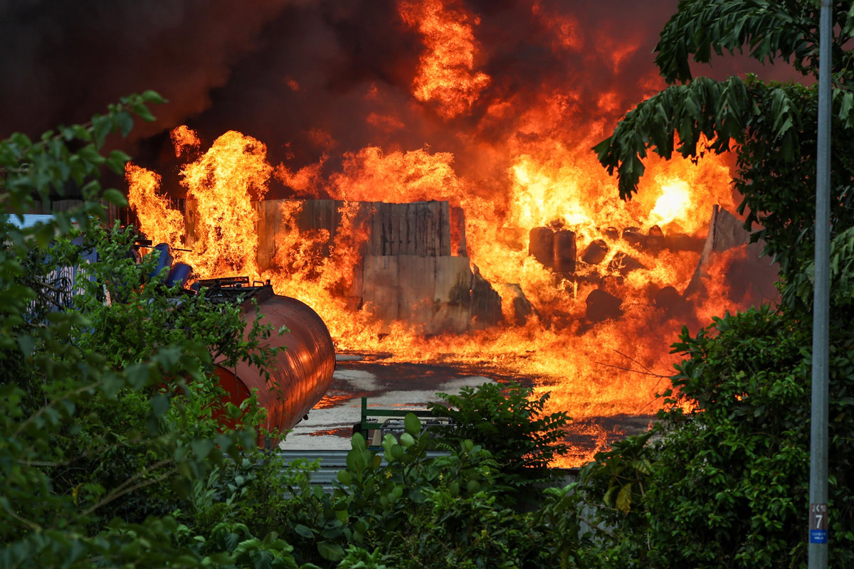 A lorry and engine oil storage facility on Jalan Cenderai 27, Taman Kota Puteri, Masai. - BERNAMA