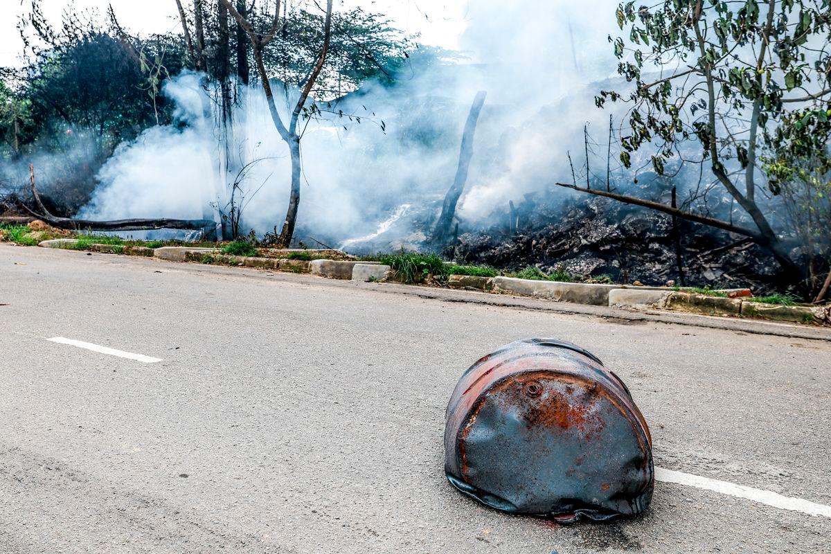 Salah sebuah tong yang berisi minyak terpakai terpelanting dalam kebakaran di Kawasan Perindustrian Kota Puteri berhampiran Taman Megah Ria hari ini.