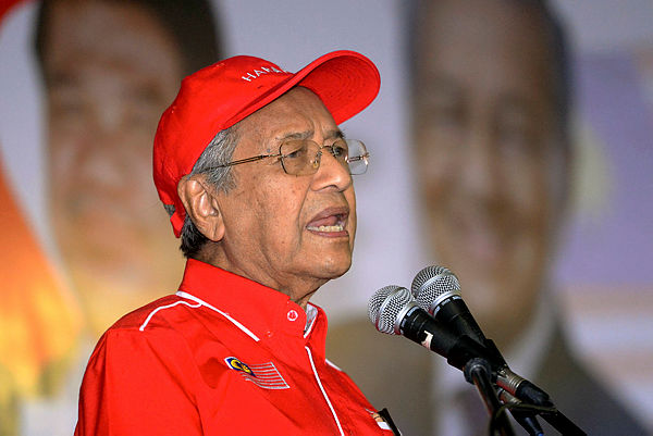 Racial politics played by desperate parties: Mahathir