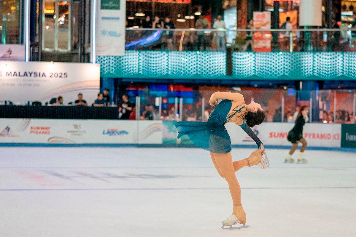 Jenelle Sia Ee Xuenn performing at Skate Malaysia 2025