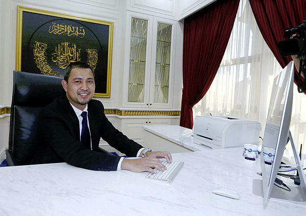 Filepix taken on April 15 shows Johor Menteri Besar Datuk Dr Sahruddin Jamal at his office in Kota Iskandar, Iskandar Puteri — BBXpress