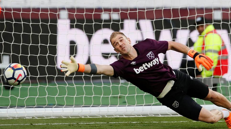 Burnley keeper Hart eyes move abroad for first-team action