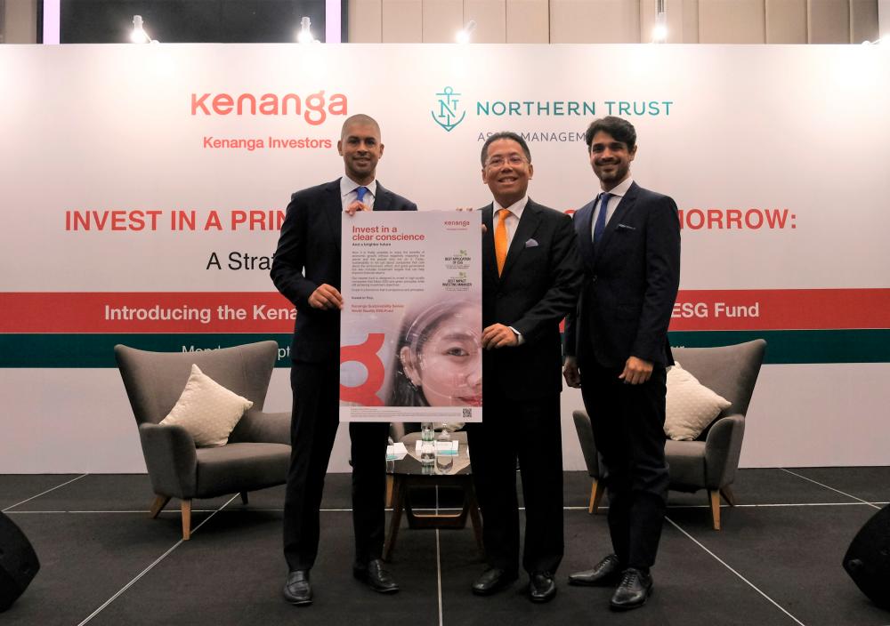 Northern Trust Asset Management head of Asia Pacific John McCareins (left) and Ismitz (centre) at the launch of the fund.