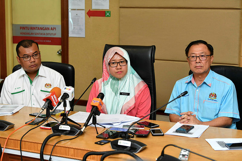 From left: Johor Department of Environment director Datuk Dr Mohammad Ezanni Mat Salleh, Deputy Minister for Energy, Technology, Science, Climate Change and Environment Isnaraissah Munirah Majilis, and Tebrau MP Steven Choong Shiau Yoon, at a press conference following a briefing on the dumping of chemical waste into Sungai Kim Kim. — Bernama