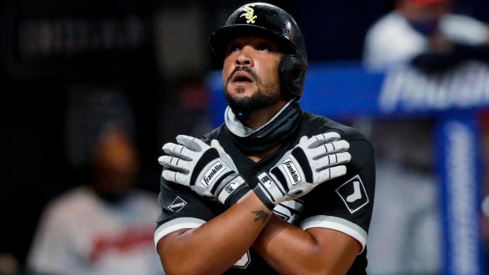 Jose Abreu drives in 4 as White Sox defeat Twins