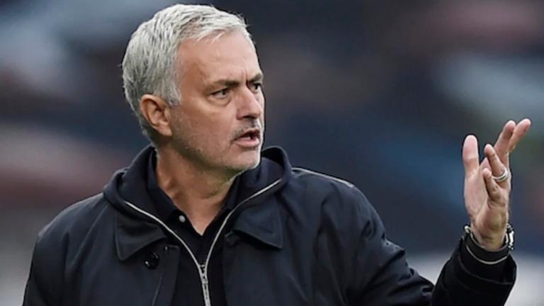 Mourinho says he only 'looks up, not down' ahead of Arsenal match