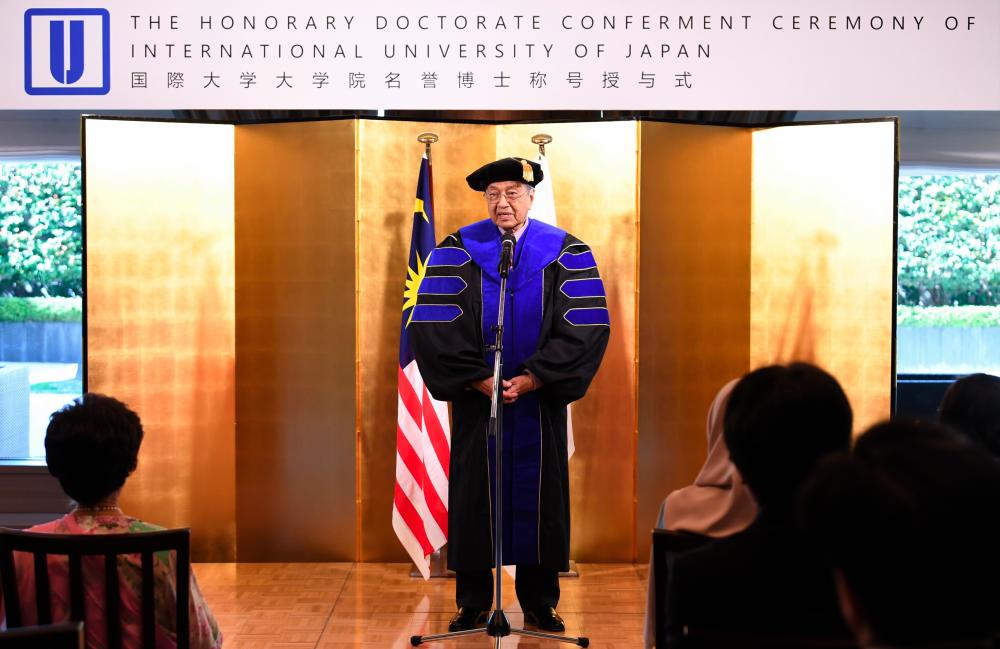 Prime Minister Tun Dr Mahathir Mohamad delivers an acceptance speech after being conferred with the Honorary Doctorate of Philosophy from International University of Japan (IUJ) president Hiroyuki Itami today. - Bernama
