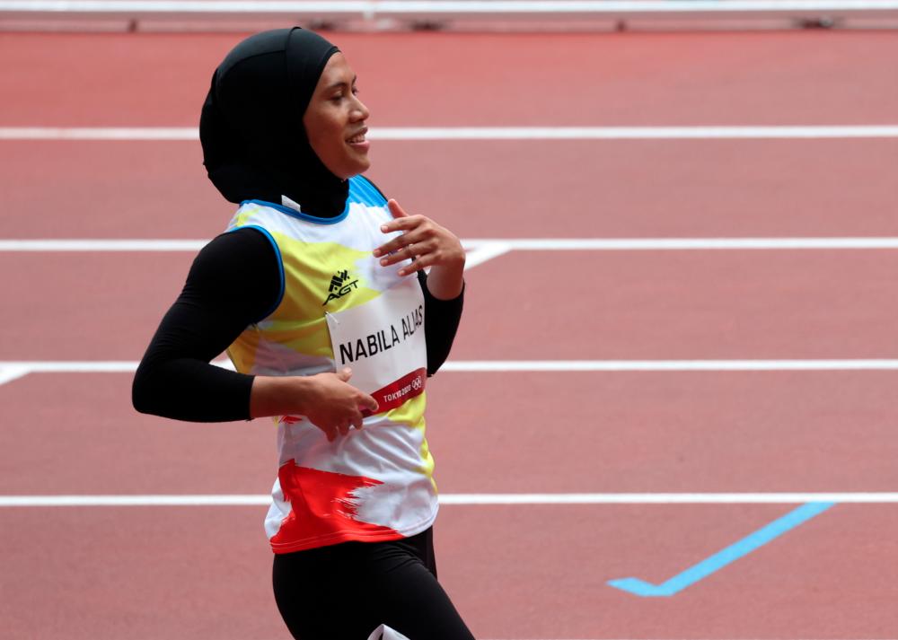 Azreen Nabila sprints to personal best en route to qualifying for first round