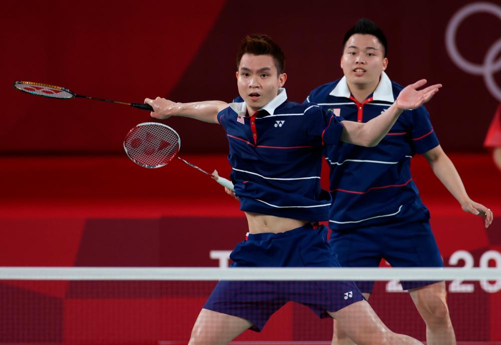 Aaron Chia(behind) and Soh Wooi Yik (front) against Indonesian Mohammad Ahsan and Hendra Setiawan in the third and fourth place match at the Tokyo 2020 Olympic Games at Mushashino Sports Plaza. – BERNAMAPIX