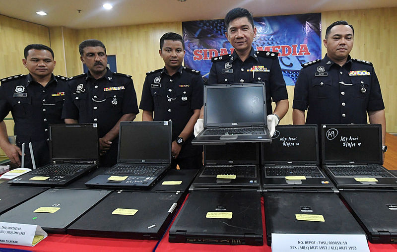 Dang Wangi district police deputy chief Supt Rudy Abdullah (2nd R) shows the items seized from the gambling outlet, on April 9, 2019. — Bernama
