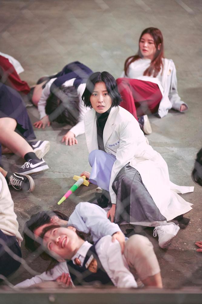 $!Jung Yu Mi plays a nurse who creatively exorcises ghosts in The School Nurse Files
