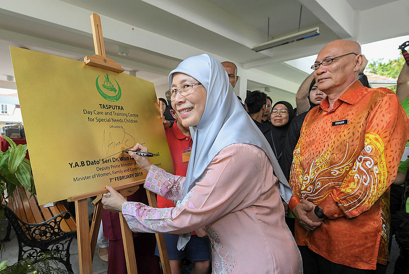 Datuk Seri Dr Wan Azizah Wan Ismail launches the Tasputra Perkim, a day-care and training centre for children with disabilities, in Kuala Lumpur, on Feb 7, 2019. — Bernama