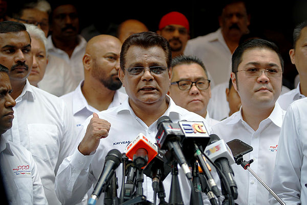 MyPPP president Tan Sri M. Kayveas announces that he will contest in the Cameron Highlands parliamentary by-election, during a media conference at Wisma MyPPP on Jan 6, 2018. — Bernama