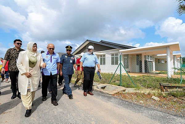 Minister of Housing and Local Government Zuraida Kamarudin (2nd from L) inspects the construction of 412 affordable housing units in Desa Wirajaya, Pasir Mas on Jan 19, 2019. — Bernama