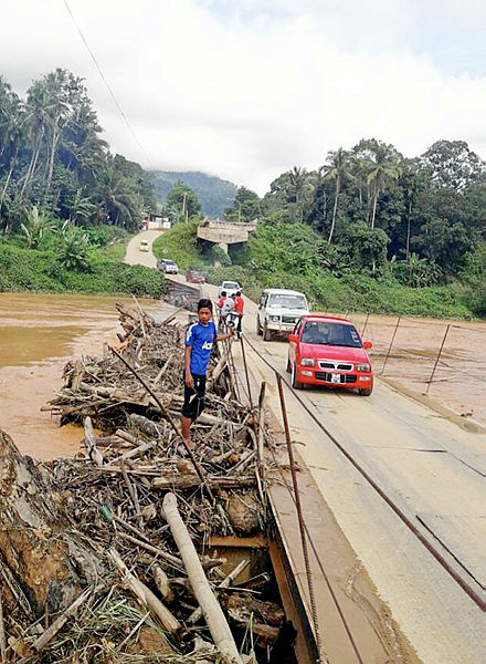 The temporary bridge that linked Gua Musang to Jeli in 2016. — Bernama