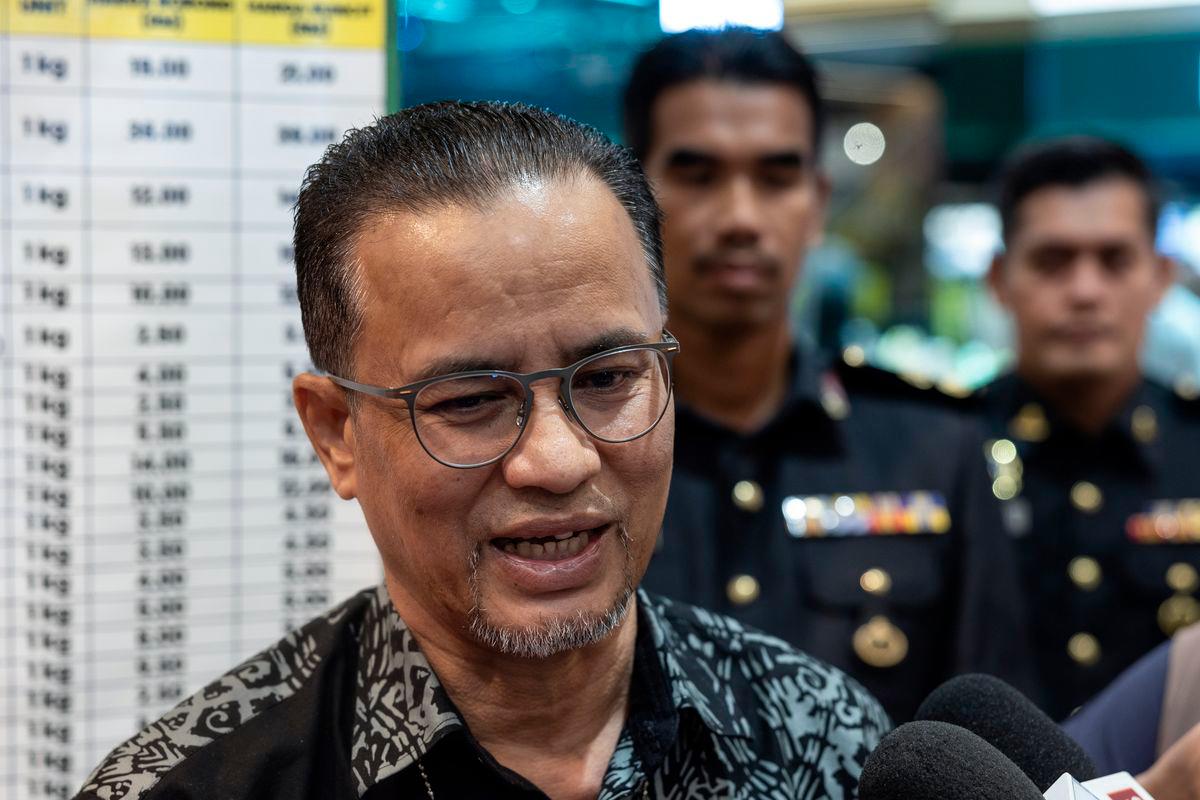 Kelantan Domestic Trade and Cost of Living Ministry (KPDN) director Azman Ismail - Photo by BERNAMA