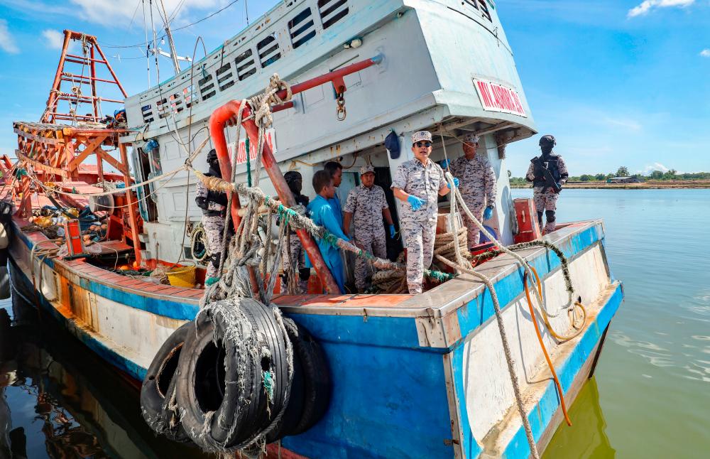 APMM Tahan Lima Nelayan Vietnam, Rampasan Bernilai Hampir RM1.5 Juta