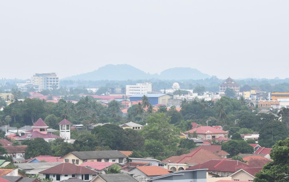 The air over Kota Baru appears hazy on Aug 8, 2019 as the Department of Environment released readings showing the Air Pollutant Index level at Kota Baru at 5pm to be 78. — Bernama