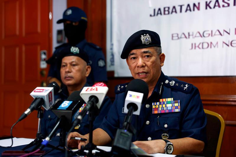 Pengarah Jabatan Kastam Diraja Malaysia (JKDM) Kelantan, Wan Jamal Abdul Salam Wan Long. - fotoBERNAMA