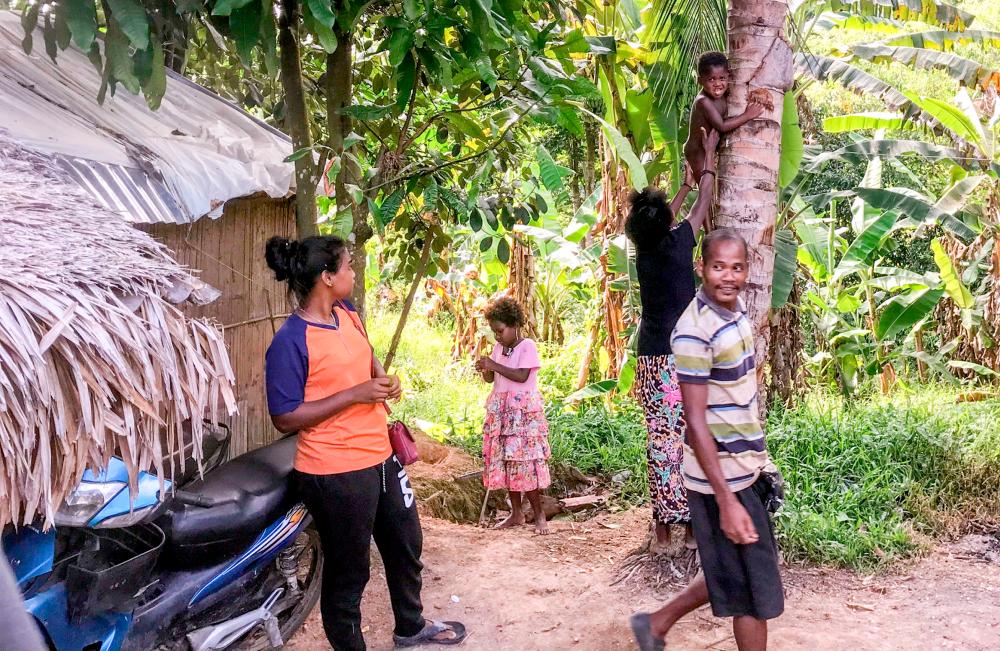 Masyarakat Orang Asli di Kampung Kuala Koh di sini mula kembali kediaman mereka selepas trauma kematian 15 penduduk Orang Asli suku Batek yang membabitkan penduduk di Kampung Kuala Koh pada sekitar Jun tahun lalu. — Bernama