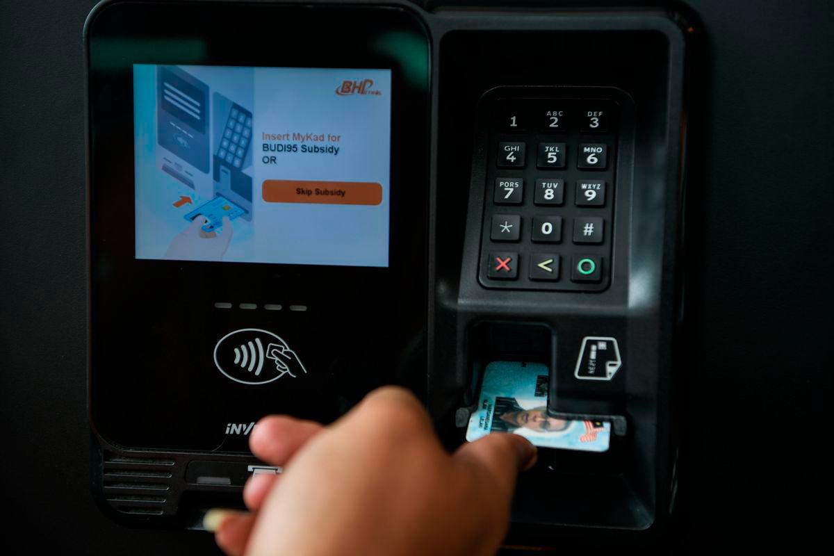 A total of RM22.9 million worth of RON95 petrol purchases was recorded nationwide in a single day during the implementation of the BUDI MADANI RON95 (BUDI95) initiative on 28 Sept. – BERNAMA