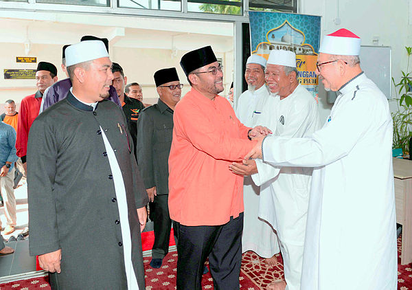 Minister in the Prime Minister’s Department, Datuk Seri Dr Mujahid Yusof Rawa (C) at the Masjid Al-Fateh, Jitra on March 24, 2019. — Bernama