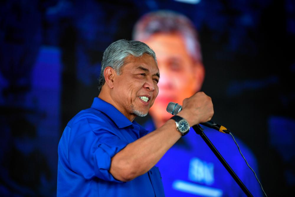 BANDAR BAHARU, 19 Okt -- Pengerusi Barisan Nasional (BN), Datuk Seri Dr Ahmad Zahid Hamidi menyampaikan ucapan perasmian pada Program Solidariti Kestabilan dan Kemakmuran peringkat negeri Kedah di Dataran Serdang hari ini. fotoBERNAMA