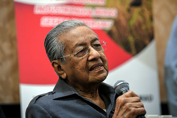 Malaysia offers to help fight Indonesian forest fires: Mahathir