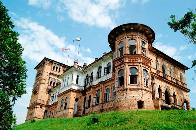 $!Kellie’s Castle features hidden passages and a unique elevator shaft, intended to be the first in Malaya. – PINTERESTPIC