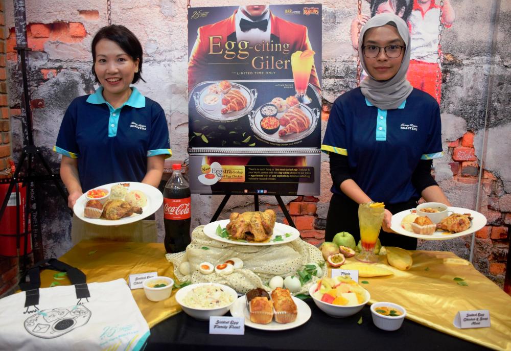 From left: Thong and Berjaya Roasters M. Sdn Bhd marketing officer Adyana Radzuan unveiling the new meal offerings.