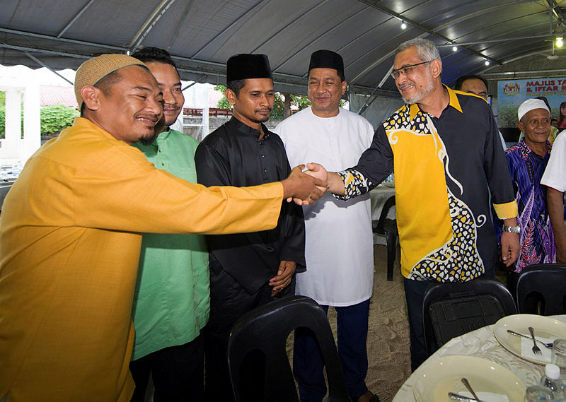 Parti Amanah Negara (Amanah) communications director Khalid Abdul Samad (R) is greeted upon arrival for the National Kenaf and Tobacco Board (LKTN) and breaking the fast event, on May 12, 2019. — Bernama