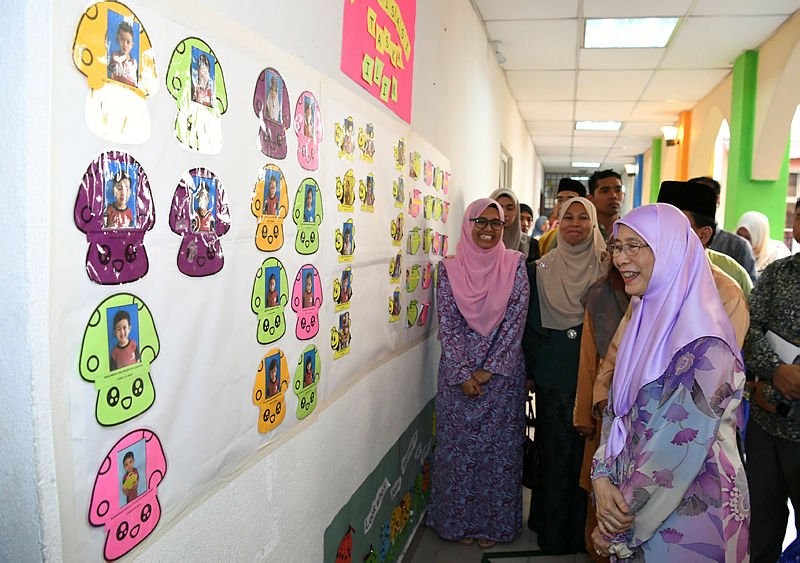 Deputy Prime Minister Datuk Seri Dr Wan Azizah Wan Ismail during the Social Welfare Department’s Junior Khalifah programme, in Bangi, on June 30, 2019. — Bernama