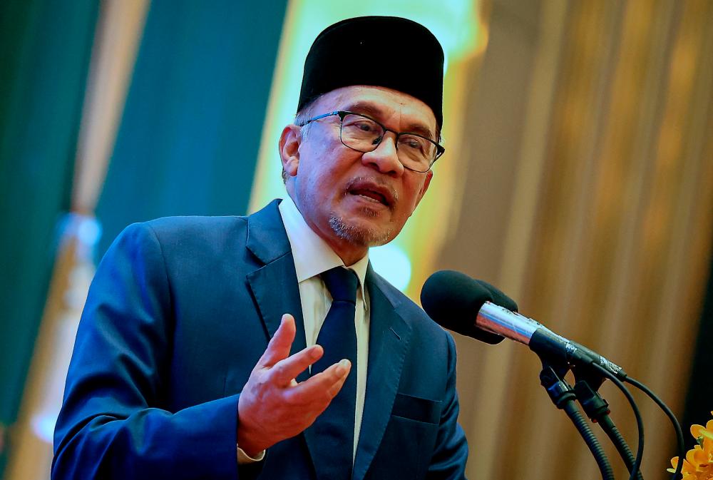 Anwar said he was also made to understand that Cyberjaya now has over 146,000 residents, with approximately 40,000 of them employed in over 400 Malaysia Digital-status companies. BERNAMAPIX