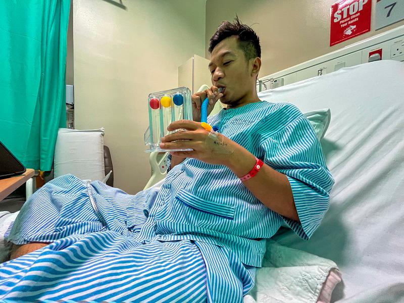 Mohamad Zulkifli bin Ayub ketika menerima rawatan buah pinggang di Hospital Kuala Lumpur. - AMIRUL SYAFIQ / THESUNpix