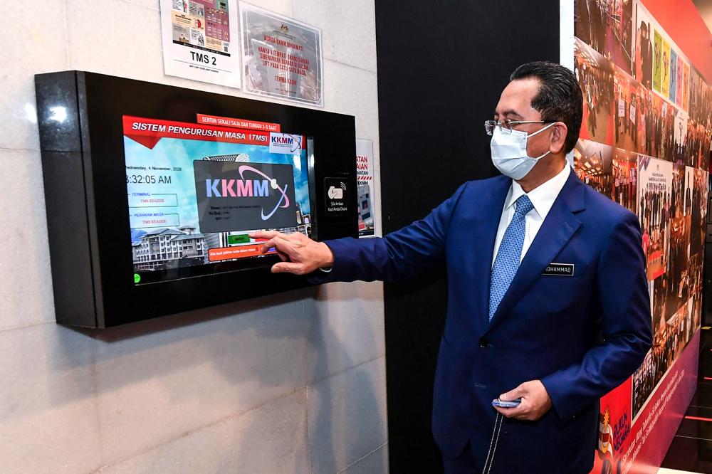 The new secretary-general of the Ministry of Communications and Multimedia (KKMM) Datuk Seri Mohammad Mentek. — Bernama