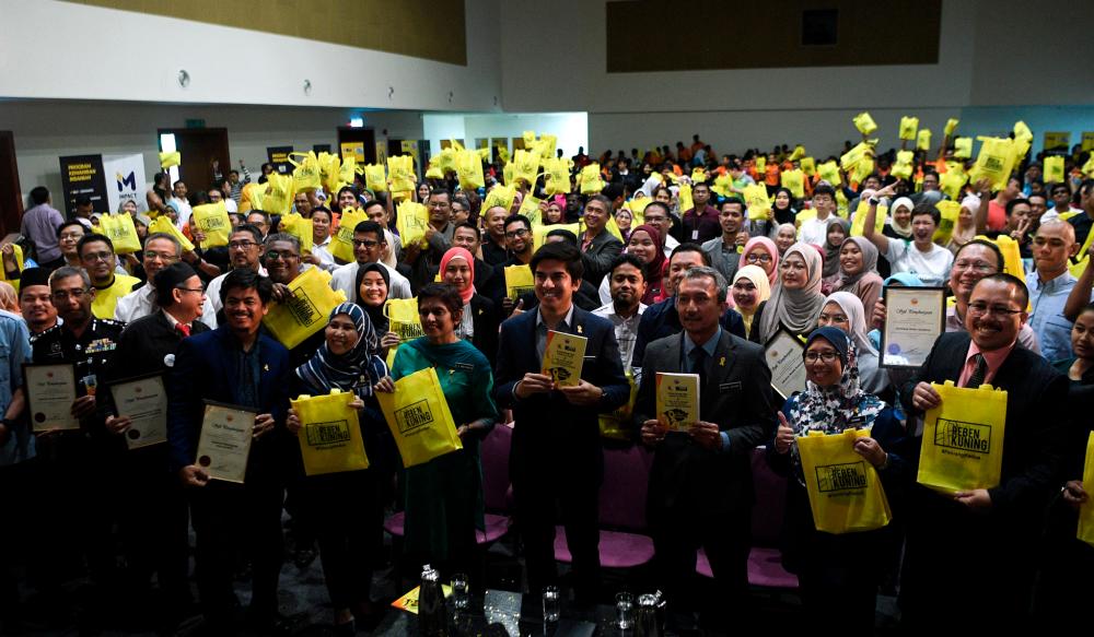 Youth and Sports Minister Syed Saddiq Syed Abdul Rahman poses with a group of youths present at the launch of the second edition of the Yellow Ribbon Project at Spacerubix in Puchong today. - Bernama