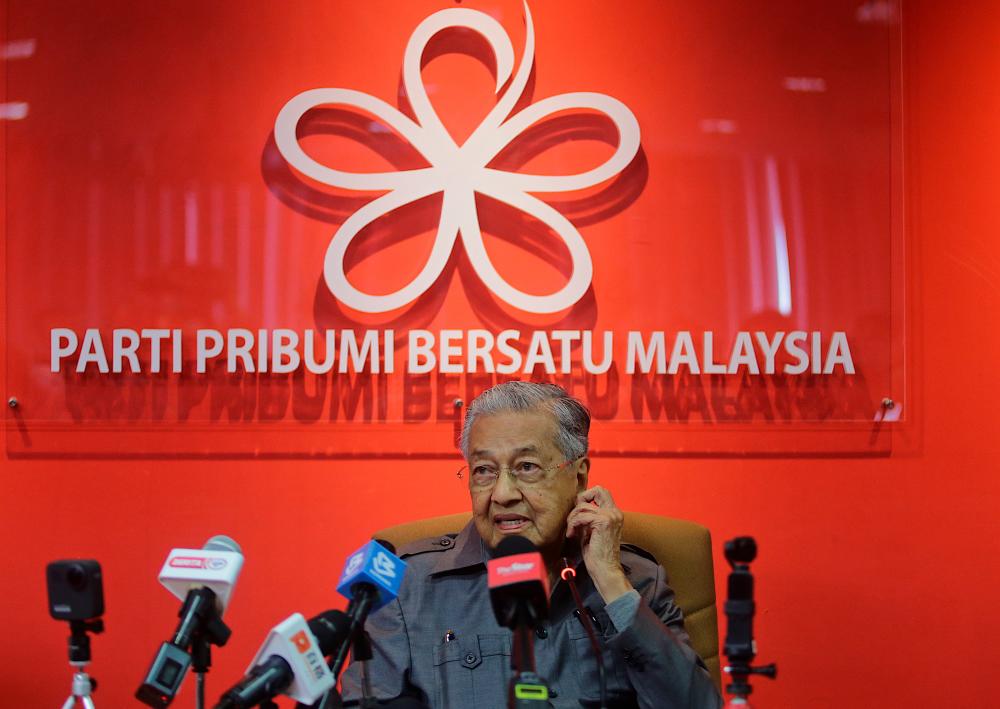 Langkawi MP Tun Dr Mahathir Mohamad speaks at the Bersatu party headquarters today. - Bernama