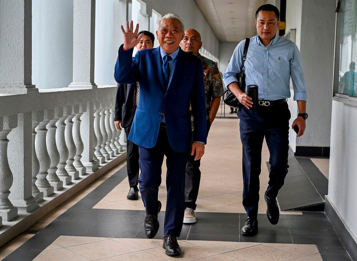 Ahli Parlimen Kinabatangan Datuk Seri Bung Moktar Radin hadir ke Mahkamah Sesyen hari ini bagi prosiding perbicaraan membela diri atas tiga pertuduhan rasuah berjumlah RM2.8 juta -fotoBERNAMA