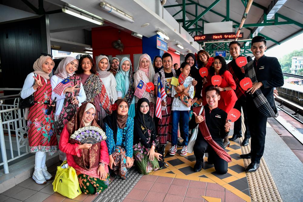KUALA LUMPUR, Sept 16 -- The participants wore sarongs and pelikat when using the Gombak Light Rail Transit (LRT) Station to participate in the Keretapi Sarong Program in conjunction with Malaysia Day 2023 at Dataran Merdeka today. BERNAMAPIX