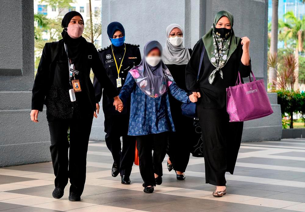 Last May, the Kuala Lumpur Sessions Court sentenced Rumah Bonda founder Siti Bainun Ahd Razali to a total of 22 years in prison after finding her guilty of neglecting and abusing 13-year-old Bella, causing her to suffer serious physical and emotional injuries. BERNAMAPIX