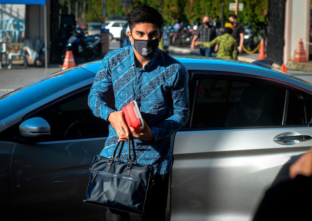 KUALA LUMPUR, 21 Jun -- Ahli Parlimen Muar, Syed Saddiq Syed Abdul Rahman hadir di Kompleks Mahkamah Kuala Lumpur hari ini, bagi perbicaraan hari pertama kes yang dihadapinya iaitu empat pertuduhan berkaitan pecah amanah dana Angkatan Bersatu Anak Muda (Armada) berjumlah RM1 juta dan pengubahan wang haram. fotoBERNAMA