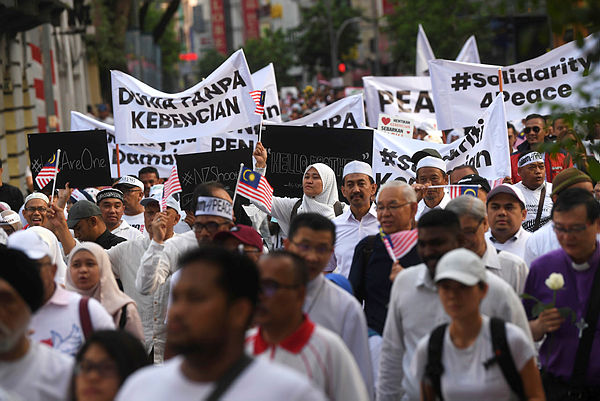 Malaysians regardless of race, religion and political ideology gathered at Dataran Merdeka today for the Solidarity for Peace gathering in response to the massacre in New Zealand on March 15. — Bernama