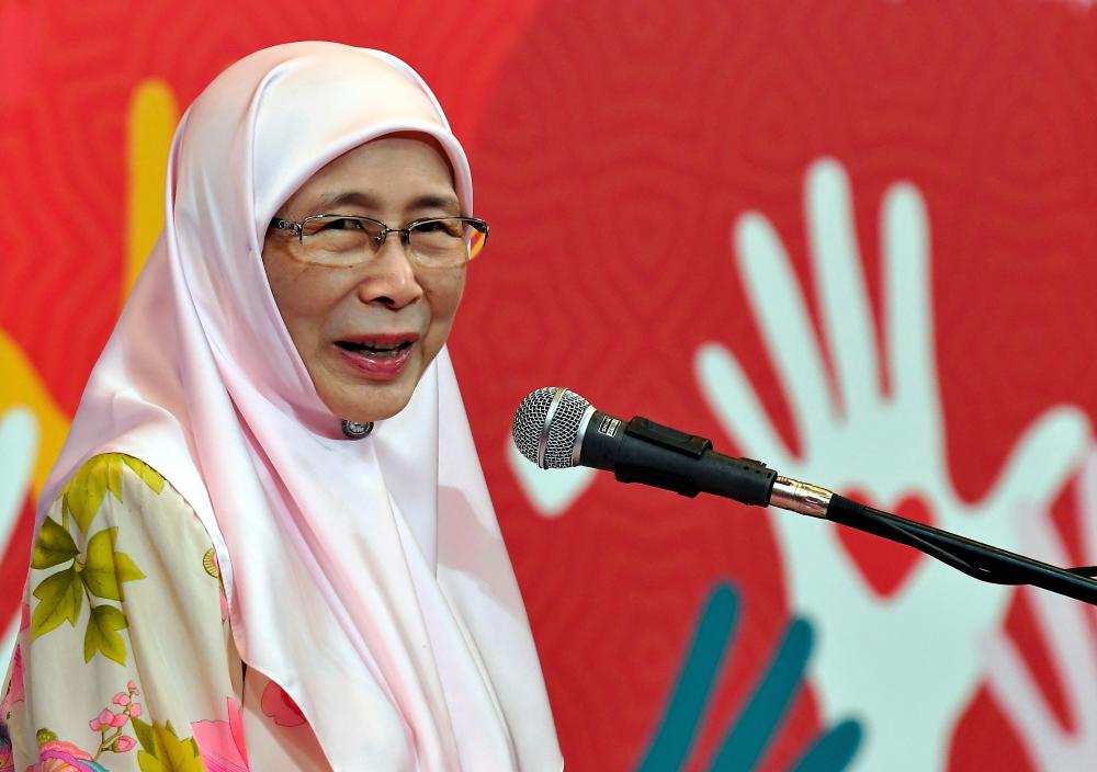 Deputy Prime Minister Datuk Seri Dr Wan Azizah Wan Ismail delivers a speech at the launch of an e-donation drive on May 25, 2019. - Bernama