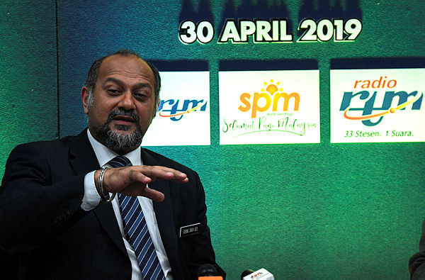 Communications and Multimedia Minister Gobind Singh Deo officiates the mini launch of a programme to enhance RTM radio stations at Wisma Berita, Angkasapuri on April 30, 2019. — Bernama