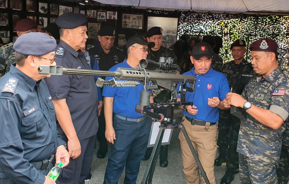 Inspector-General of Police Datuk Seri Abdul Hamid Bador (2nd L) and Chief Secretary to the Government Datuk Seri Ismail Bakar (2n R), during the latters visit to the Special Action Unit, on Sept 8, 2019. — Bernama