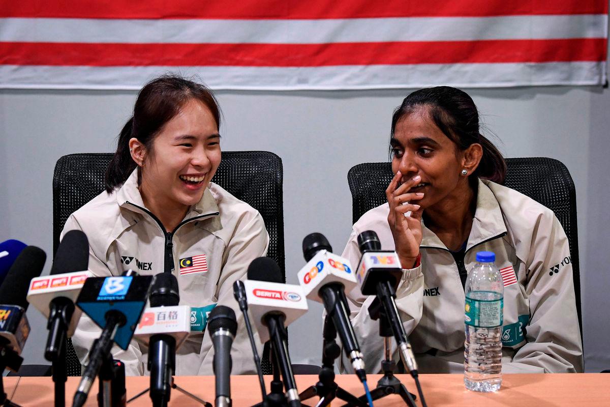 Pearly Tan and M. Thinaah - Photo by BERNAMA
