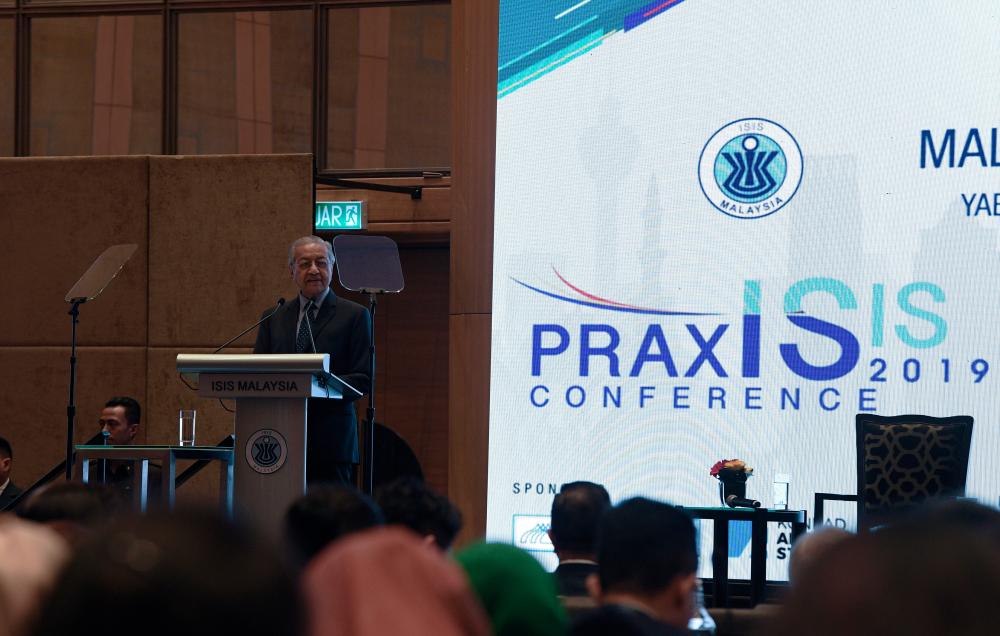 Prime Minister Tun Dr Mahathir Mohamad delivering his keynote address at the Isis Malaysia Praxis Conference “Malaysia Beyond 2020” on Oct 21, 2019. — Bernama