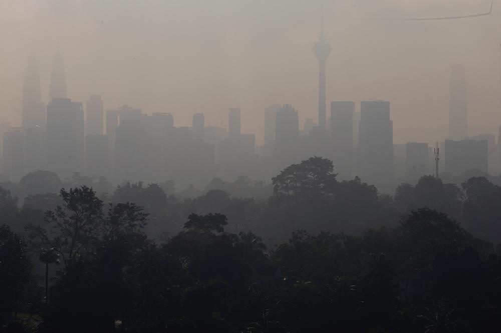 Petronas Twin Tower (KLCC), Menara Kuala Lumpur, and Menara Exchange 106 can barely be seen due to haze this morning. — Bernama