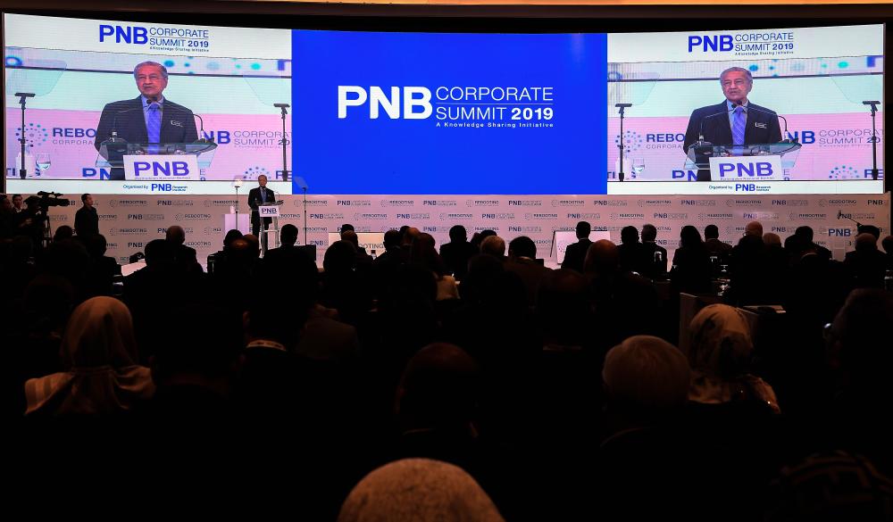 Prime Minister Tun Dr Mahathir Mohamad delivers the opening speech of the PNB Corporate Summit 2019 today. - Bernama